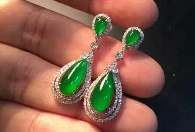 为什么玉吊坠不能外露,为什么有的翡翠吊坠会用925银镶嵌