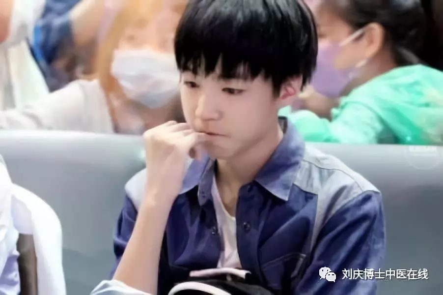 爱咬手的孩子有什么办法,儿童心理疏导方法咬手