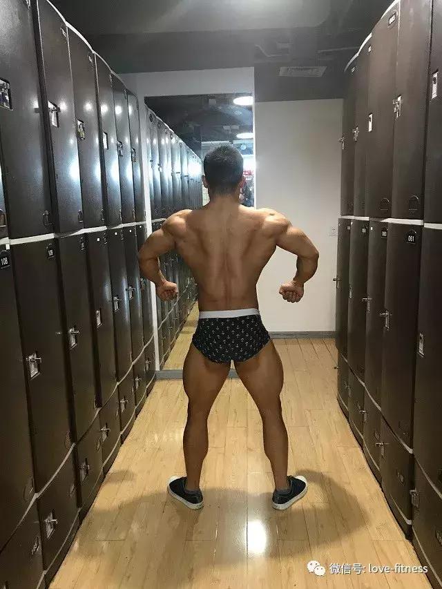 70kg卧推105kg深蹲140kg硬拉160kg,深蹲硬拉卧推共300公斤什么水平