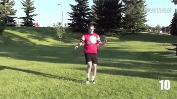 最全颠球的练习方法,实用的颠球技巧