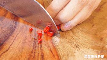 墨鱼仔带籽鱿鱼开袋即食香辣,墨鱼鱿鱼章鱼哪种好吃