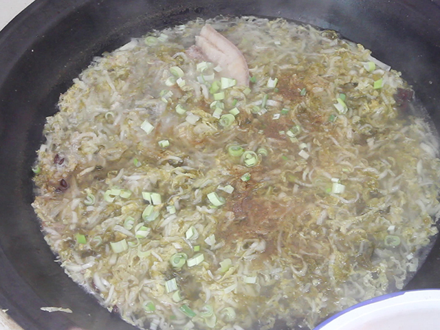 正宗东北农家杀猪菜,农村大锅炖杀猪菜正宗做法