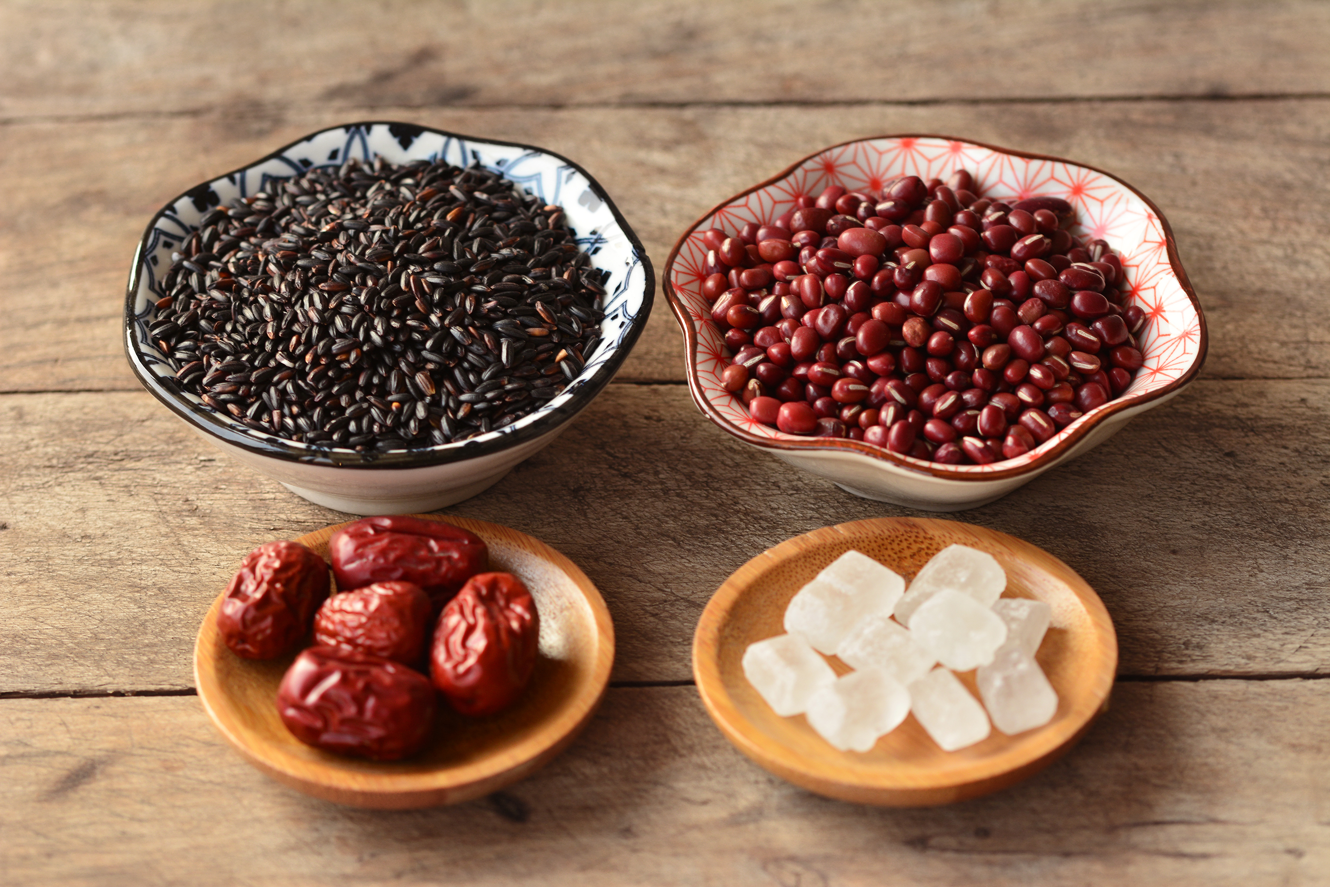 宝宝小米粥做法助消化一岁,宝宝开胃补铁牛肉粥