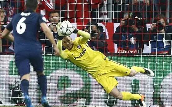 足球场上的牛人13号——天盖我，我捅破那天；地陷我，我踏碎那地