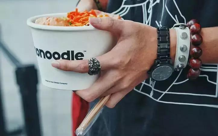 疯狂的“泡面馆”，还能快活多久？