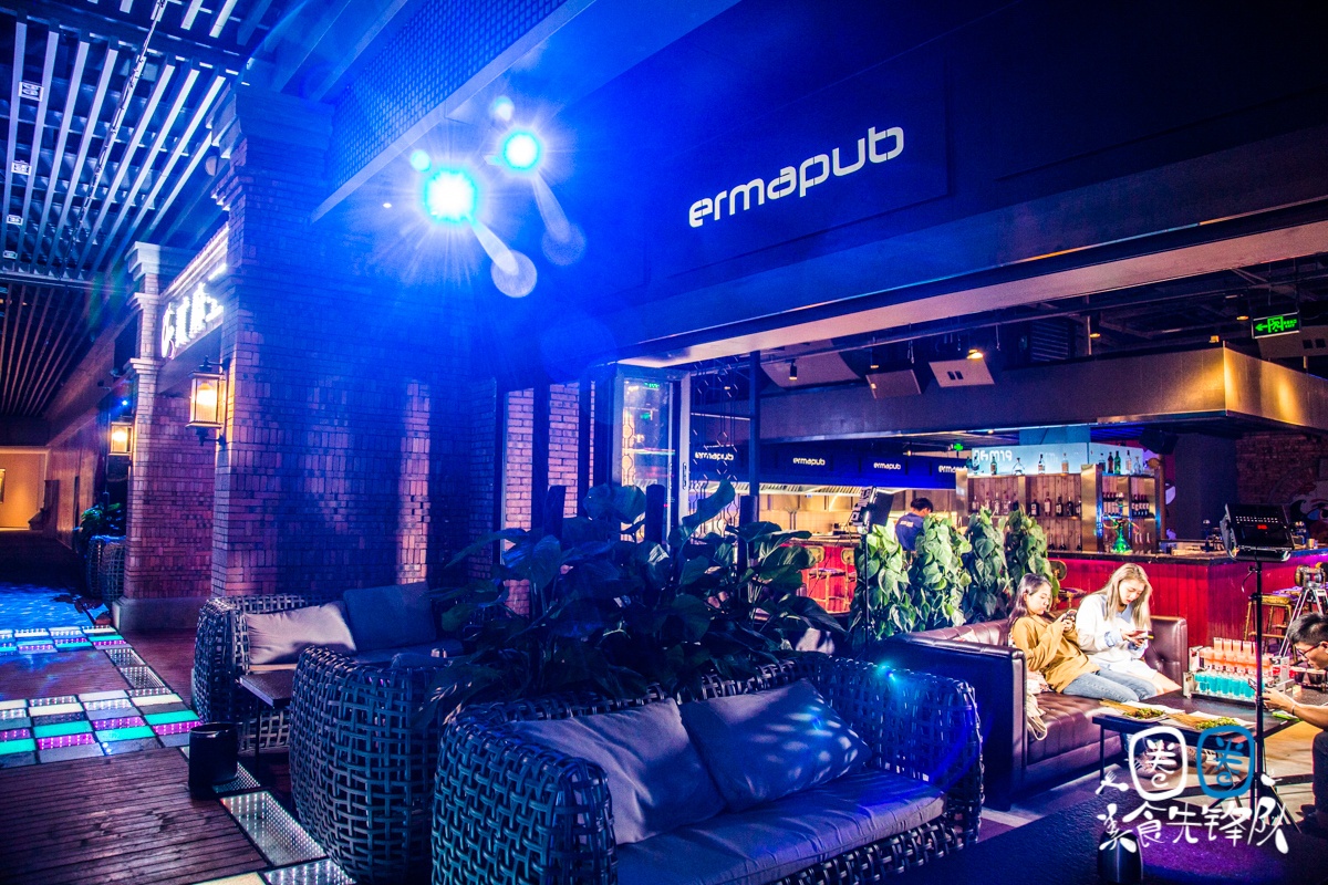 成都凌晨2点还在排队的贰麻酒馆，终于带着大熊猫来南昌了！