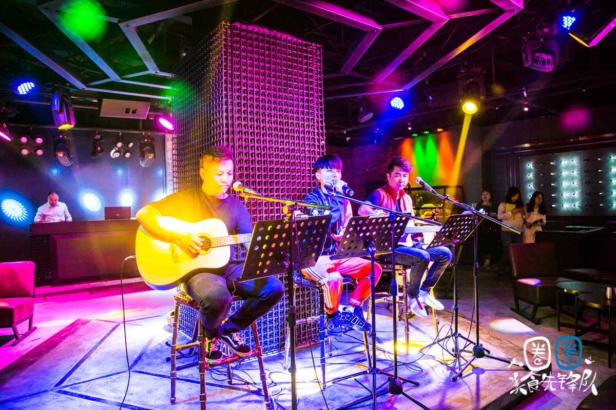 成都凌晨2点还在排队的贰麻酒馆，终于带着大熊猫来南昌了！