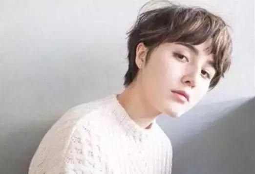 淑女风格的女生头发怎么梳,梳简单又减龄的发型