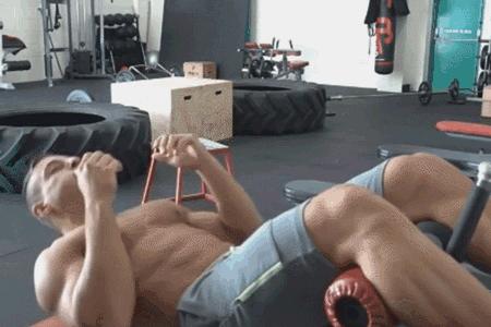 练腹肌为什么会背痛,练腹肌不伤腰的几个动作