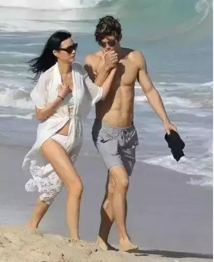 邓文迪黑暗历史,邓文迪为何越来越厉害