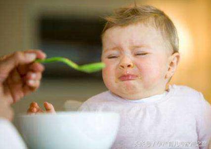 8个月宝宝吞咽辅食困难怎么办,宝宝吃辅食吞咽能力差怎么办
