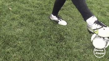 底线零角度射门教学,脚尖捅球踢得又高又远射门教学