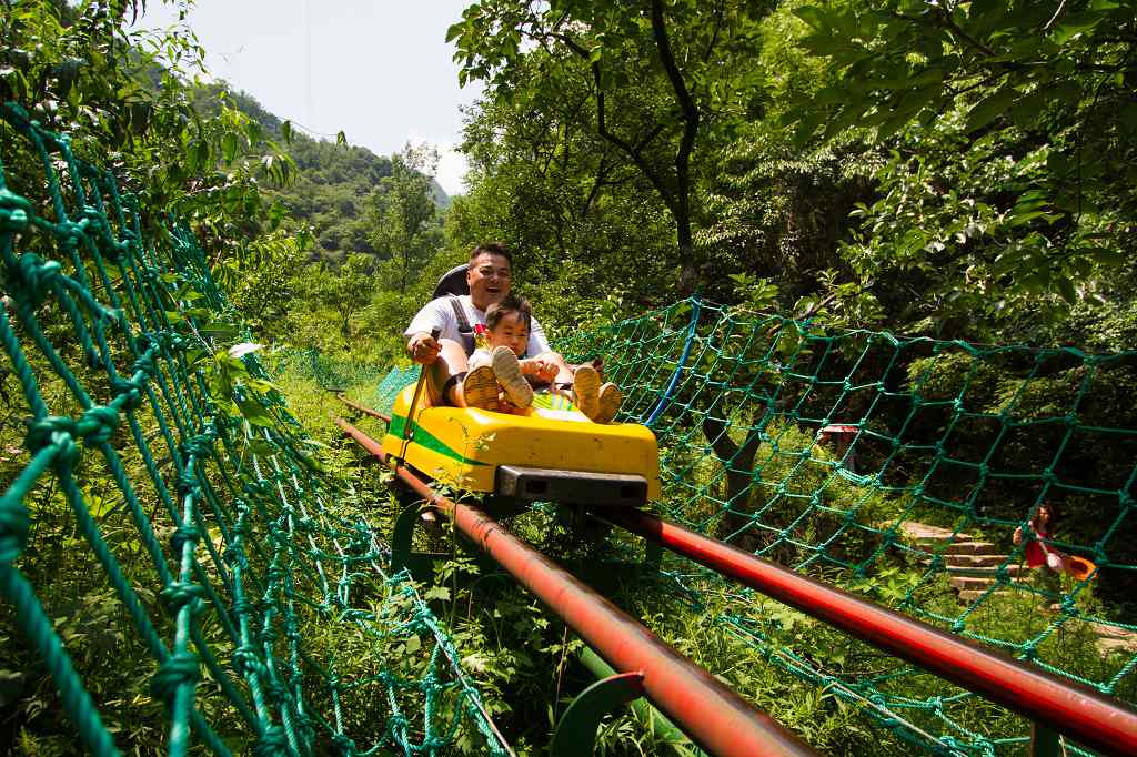 山泉瀑布打卡,山泉溪流旅游攻略