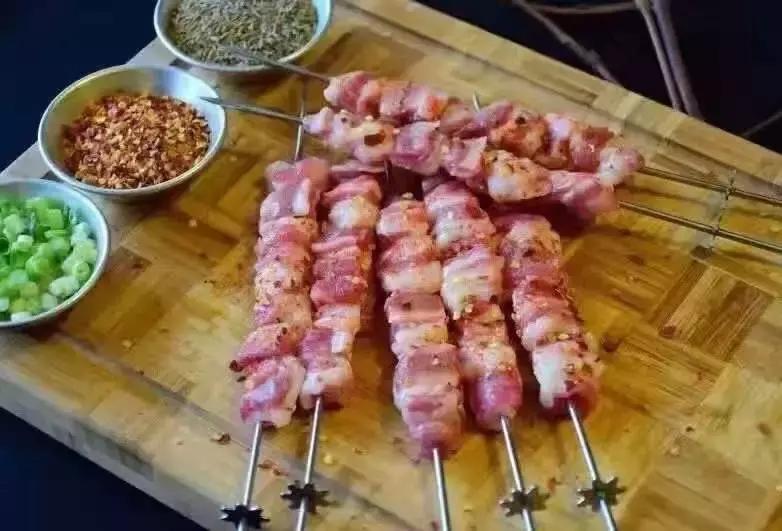 秋冬转凉吃啥?三个丑皮匠带你从上海吃到东南亚,这家烧烤不简单