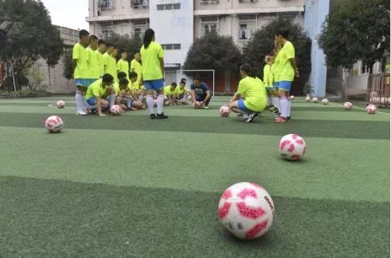 成都梦之队小学免费课程,小学足球梦之队