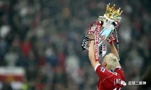 为曼联踢断腿的男人,为曼联付出一切的球员