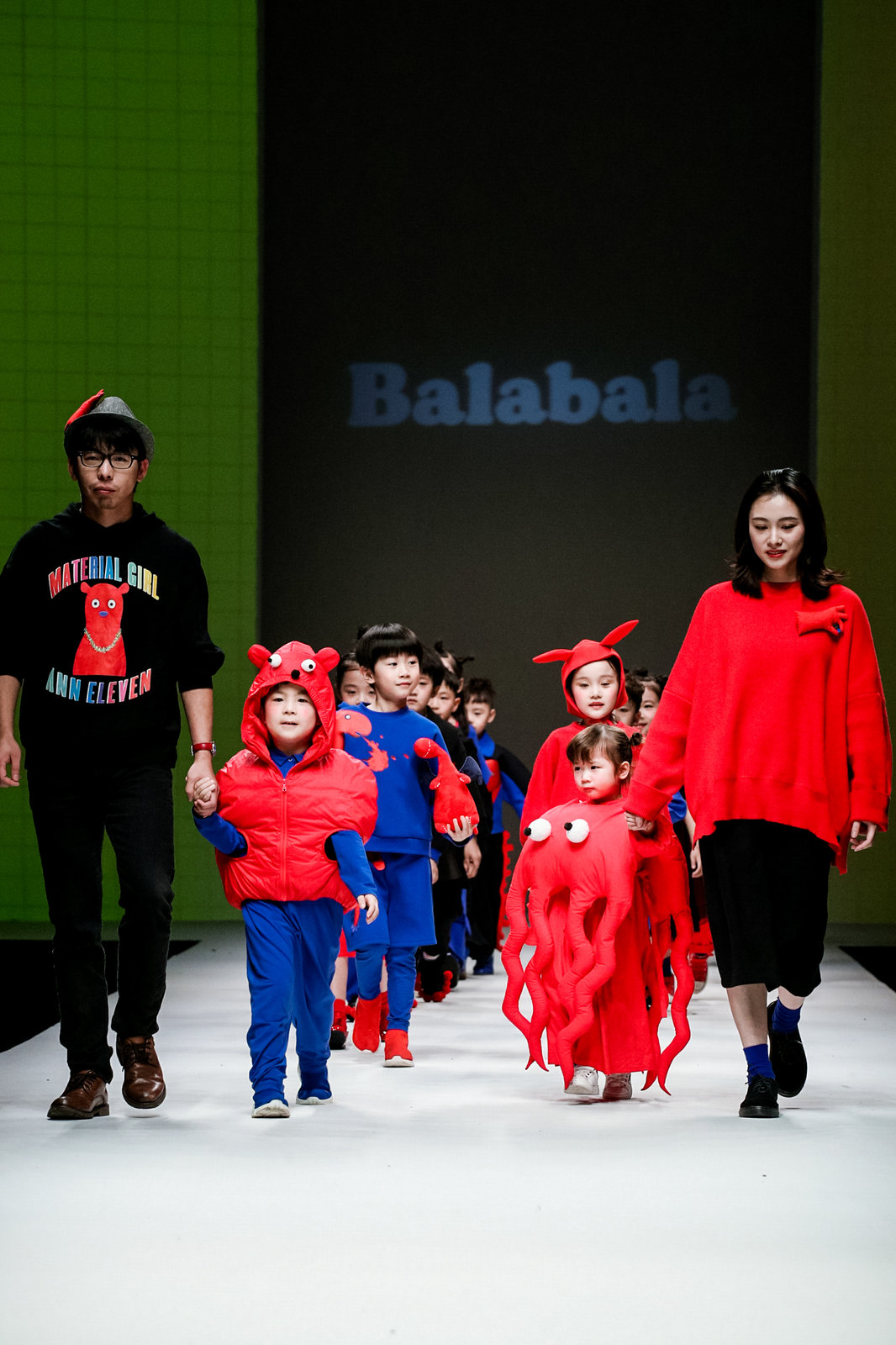 唐老鸭服装套装,巴拉巴拉官方视频唐老鸭