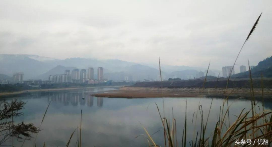 被甩后,她背着一把菜刀追他到北京|凌晨四点的重庆