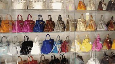 深扒摔跤炫富：原来富婆们20w包包里的东西也没什么了不起