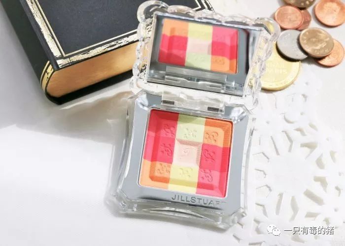 深扒摔跤炫富：原来富婆们20w包包里的东西也没什么了不起