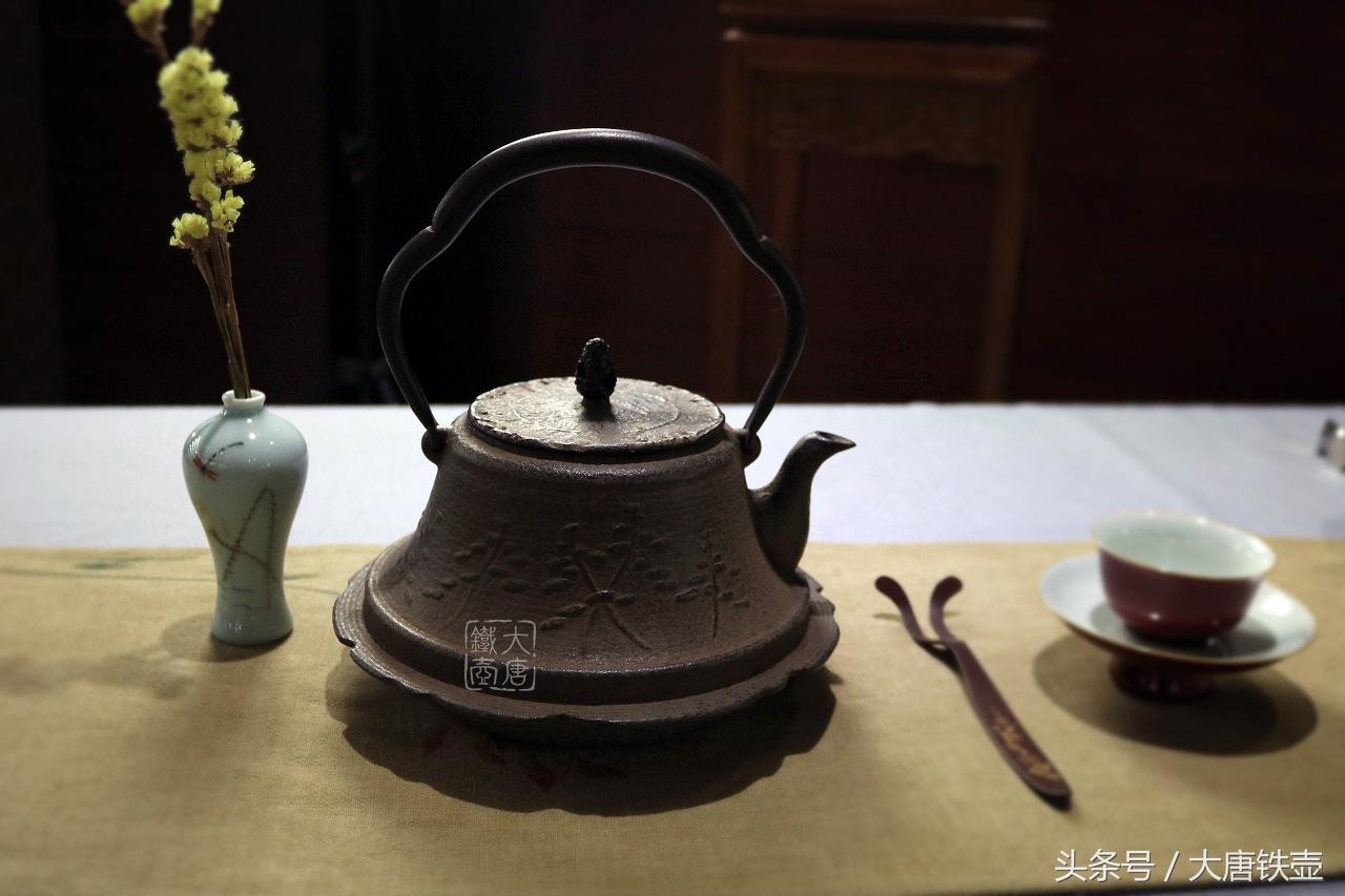 为什么推荐你用铁壶煮水泡茶？铁壶煮水不只是好水