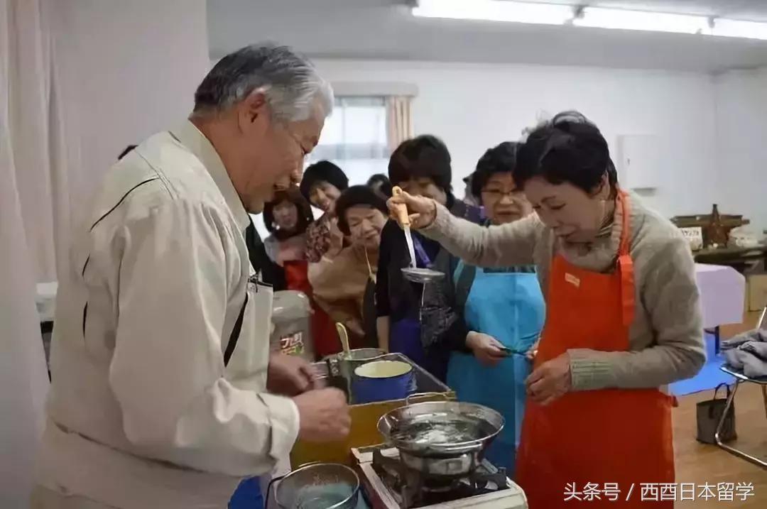 这个日本人卖了一辈子假货，谷歌却用首页向他致敬！