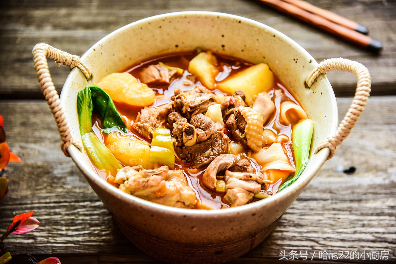 土鸡炖汤什么时候放盐要不要焯水,土鸡炖汤焯水的黄油要不要去掉