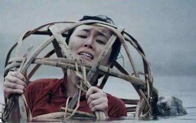 比“三寸金莲”缠足还要过分的旧习俗,身为女性最悲哀