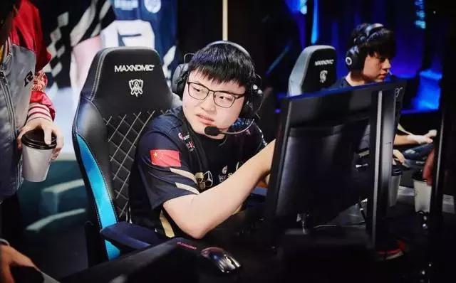 uzi代言篮球,uzi耐克广告