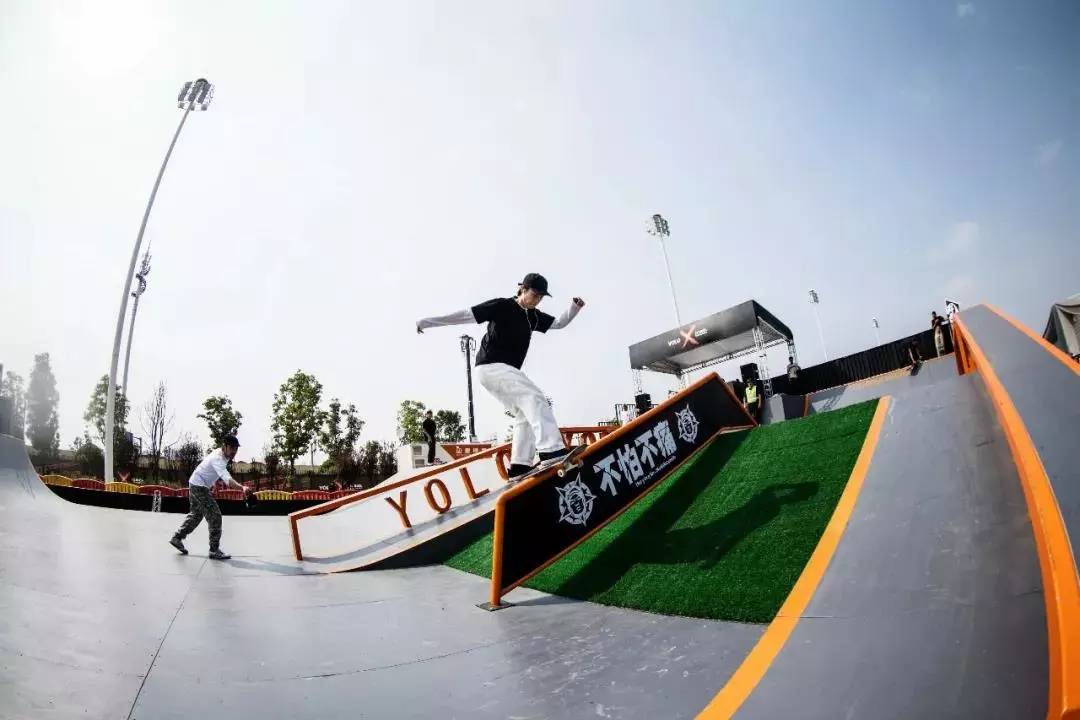 从“圈层”到“文化”的突围，江小白YOLO靠的是什么？