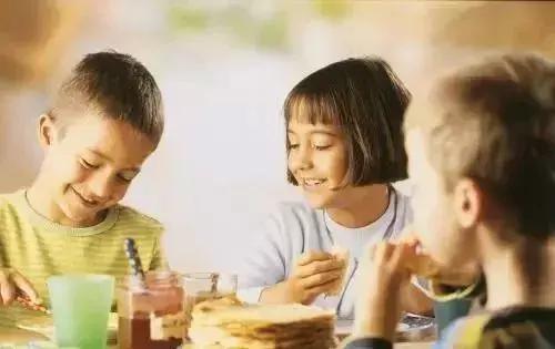 孩子不好好吃饭试试这个方法,孩子不好好吃饭4个方法
