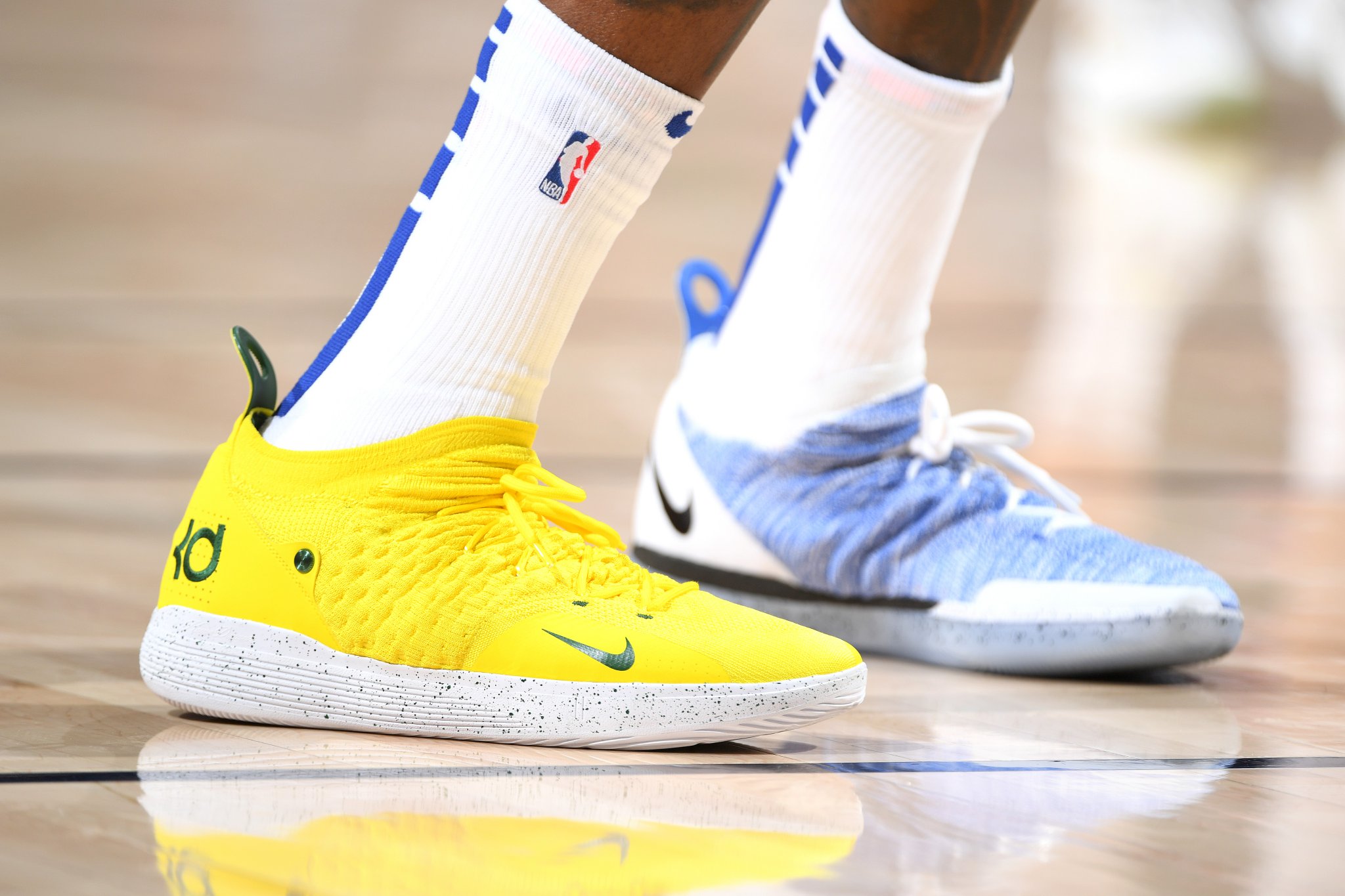 NBA今日球鞋精选：杜兰特蜜汁审美自创鸳鸯鞋安踏为汤神出新款