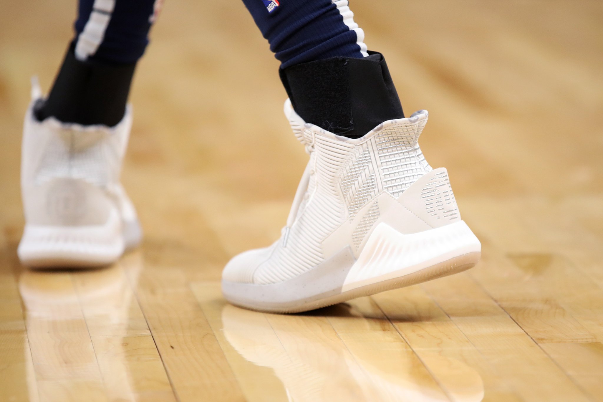 NBA今日球鞋精选：杜兰特蜜汁审美自创鸳鸯鞋安踏为汤神出新款