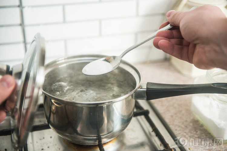 盐吃多会生什么病,突然大量吃盐会怎样