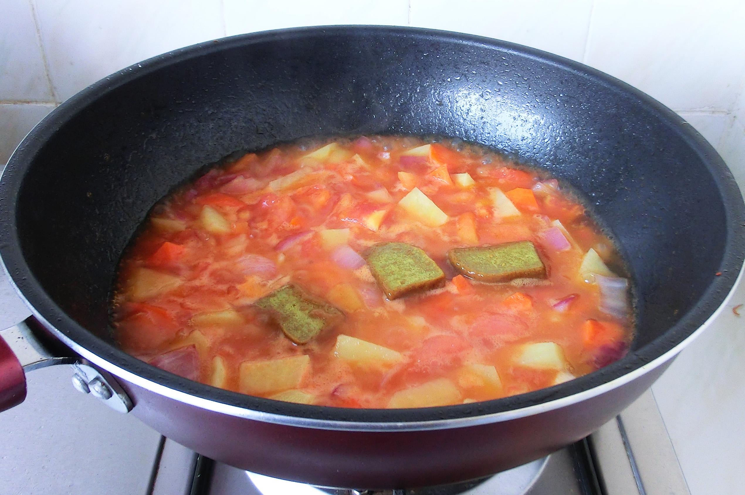 咖喱粉与咖喱块有什么区别 (咖喱块跟咖喱粉有什么区别)