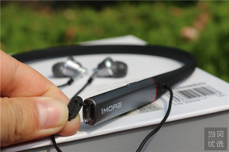 1more蓝牙无线耳机使用方法,1more无线蓝牙耳机使用方法