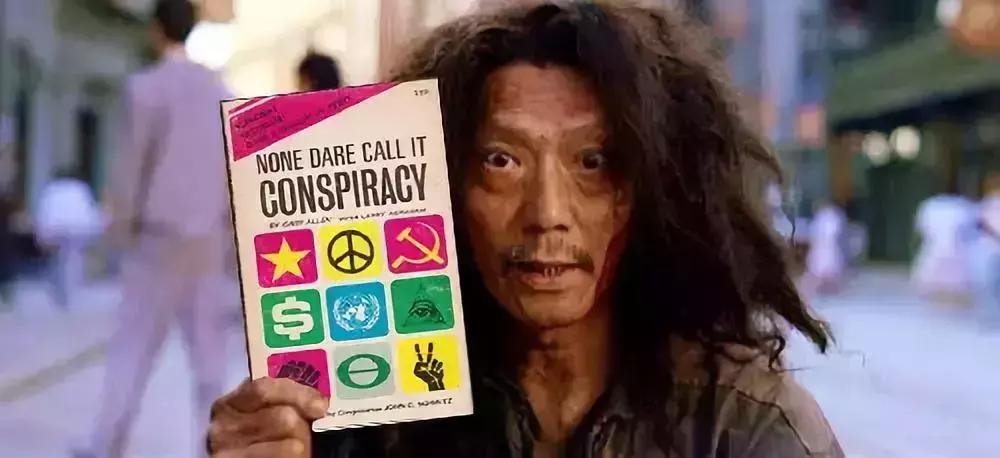 美国人智商欠费，川普带头追捧这个网红，结果全被骗