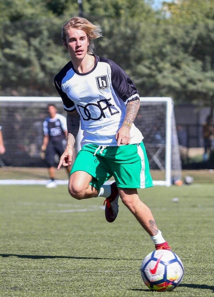 贾斯汀比伯现照,贾斯汀比伯正面照