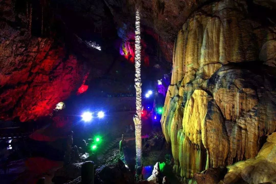 走起，去重庆万州西游洞看现实版的“定海神针”