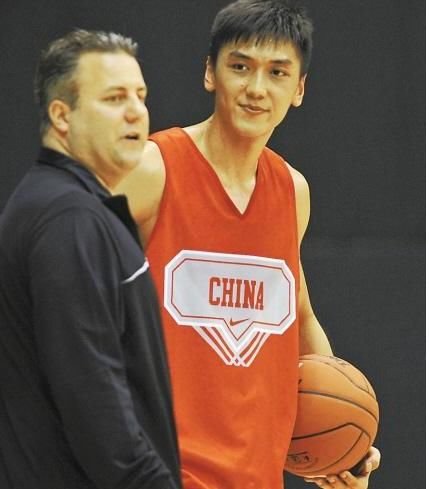 男篮新秀痴迷名模*兽兽**，夜不归宿被国家队开除，今搞投资身家不菲