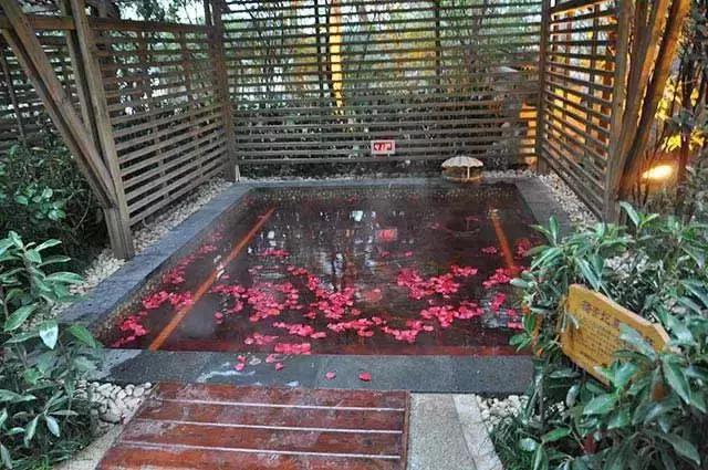 冬日温泉之旅,这个冬天来一场浪漫温泉之旅