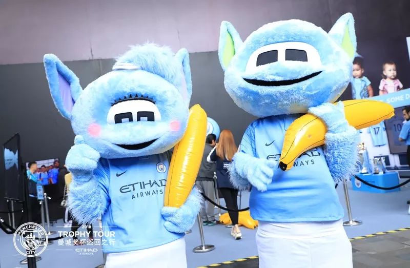 球星、赏川剧、看球蹦迪？奖杯中国行成都精彩瞬间全纪录！