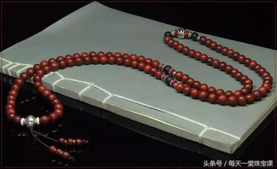 有香味的手串比香水好,散发香味的手串适合女生