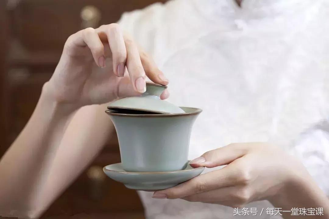 有香味的手串比香水好,散发香味的手串适合女生