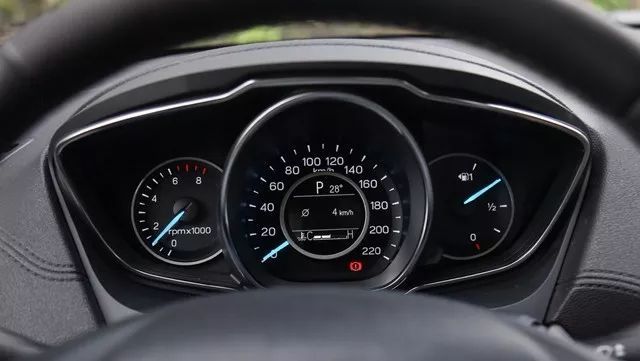 福特新款福睿斯实拍曝光颜值提升,全新福特福睿斯报价及图片