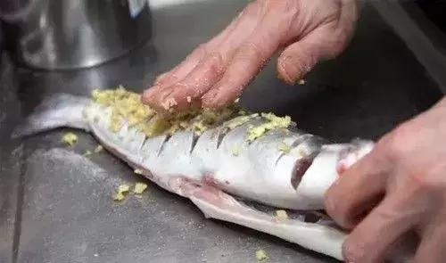 万州烤鱼炒底料的配方,重庆万州木炭烤鱼秘制配方