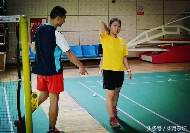 如何提高羽毛球击球速度,羽毛球如何提高挥拍速度