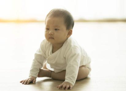 多大的宝宝能坐起来,6个月宝宝还是不能坐着