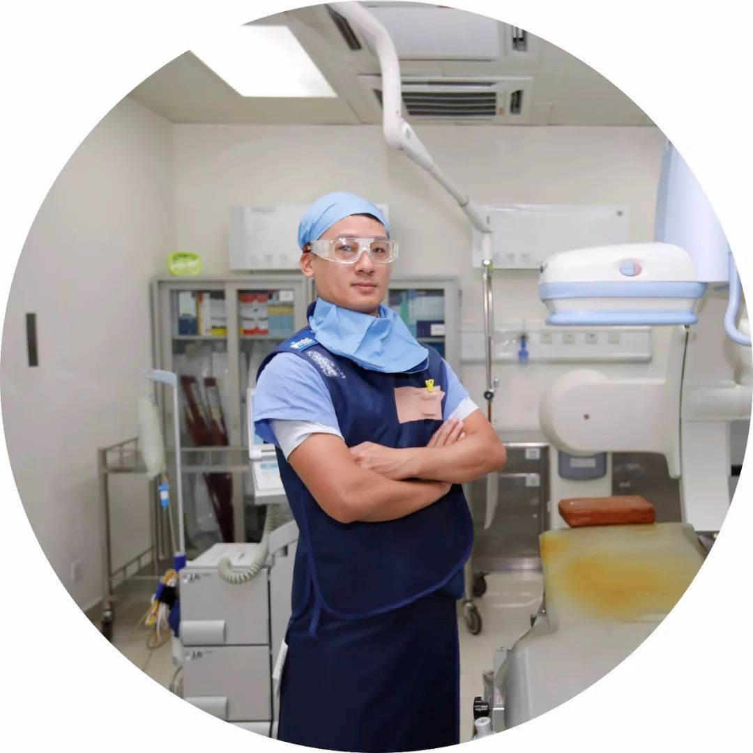 看了这么多炫富摔，这些护士才是最劲爆的~