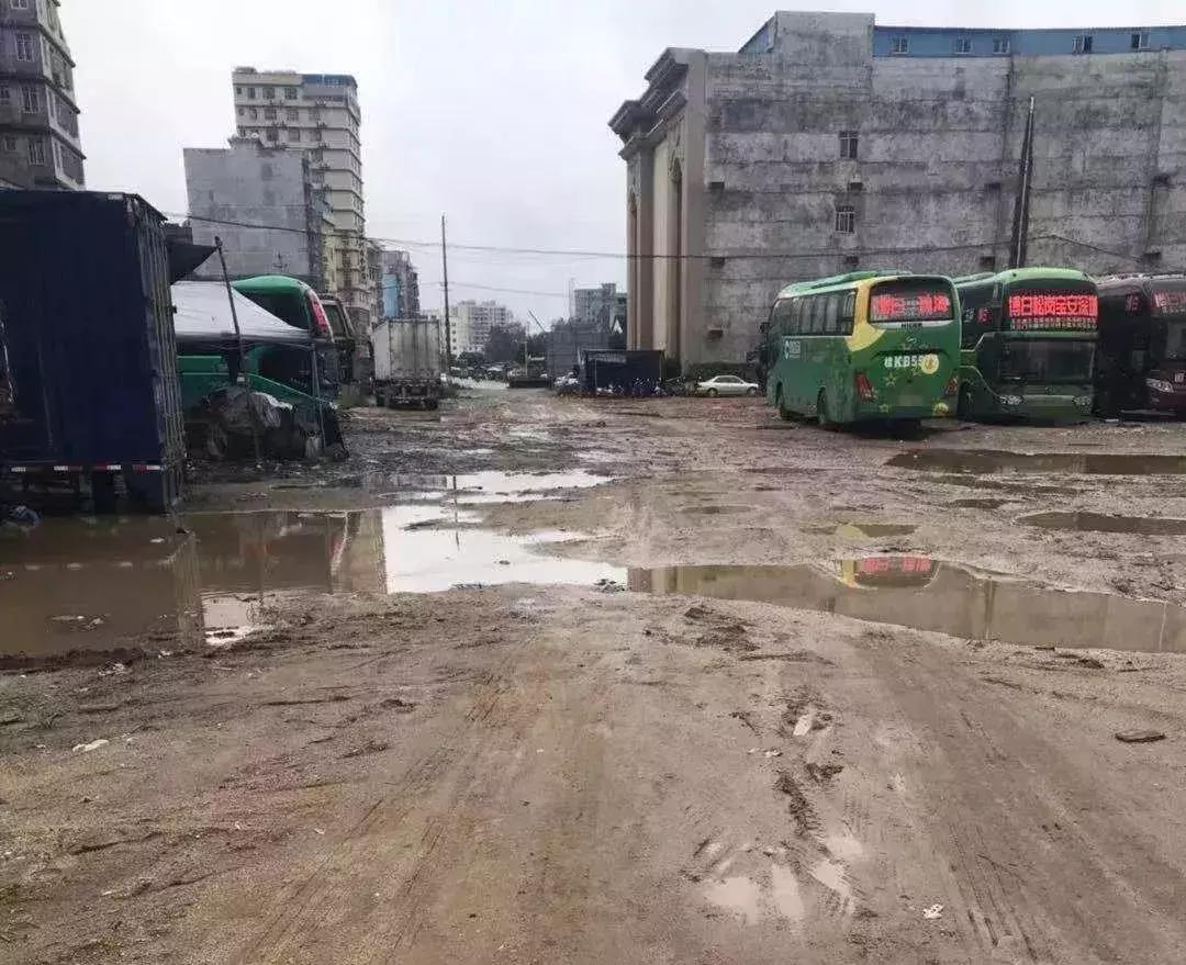 小学生被高中生勒索400块钱,学生被勒索爸爸到校门口